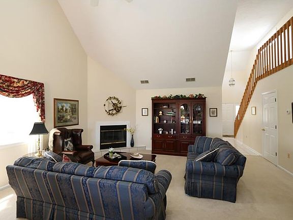 3rd image of 802 Megan Dr