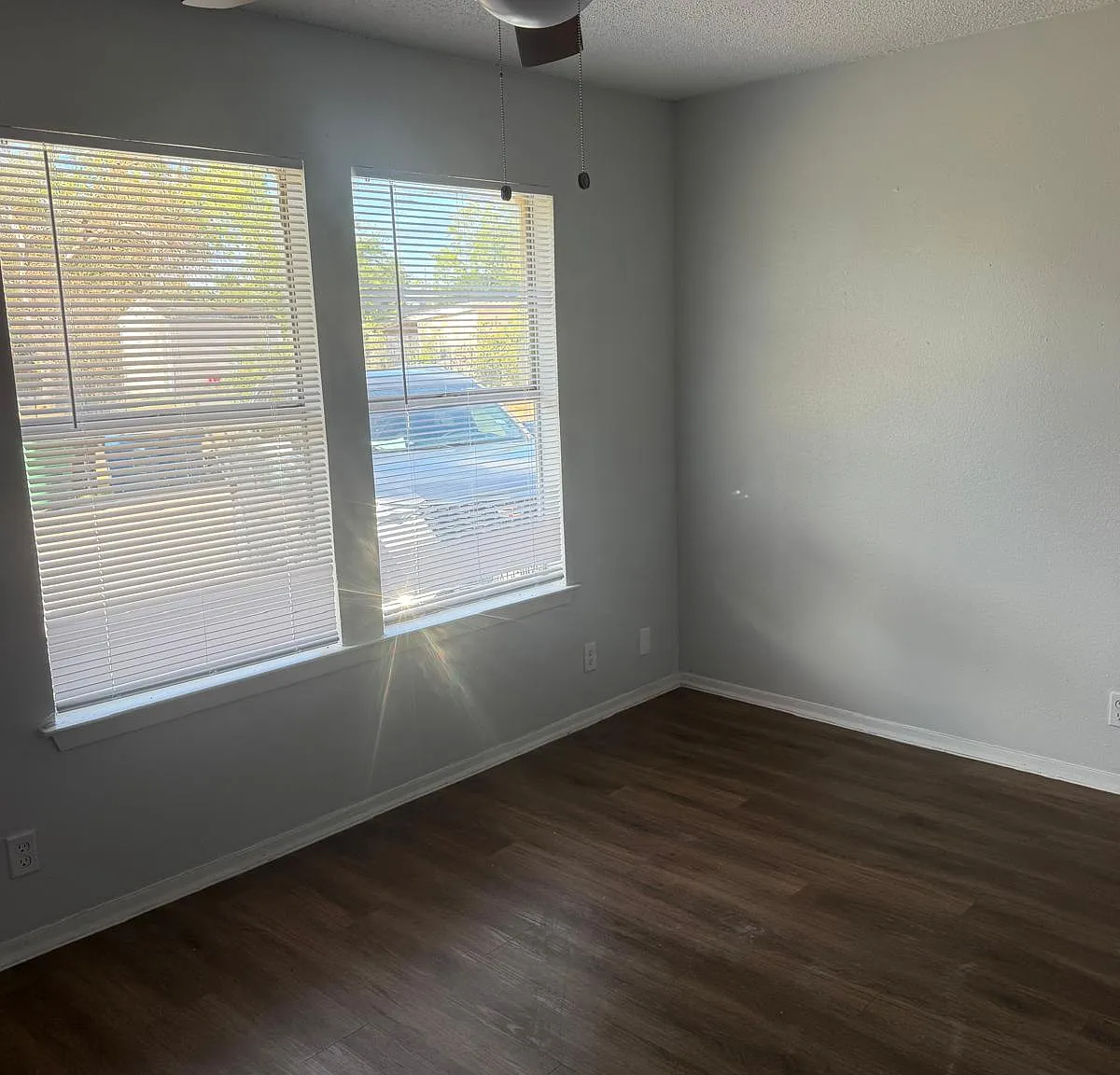 3 bed, 854 sqft, $899 — Photo 1