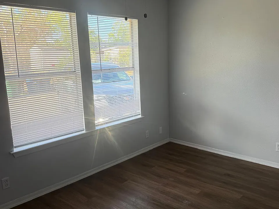 4236 Commercial Ave #2