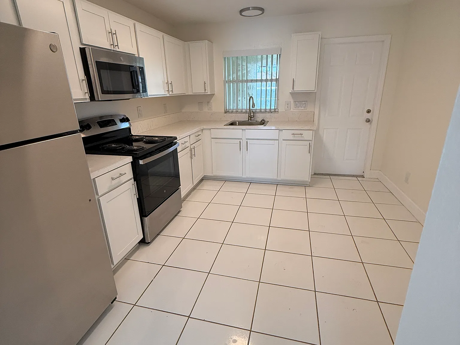 2 bed, 1200 sqft, $1,325 — Photo 4