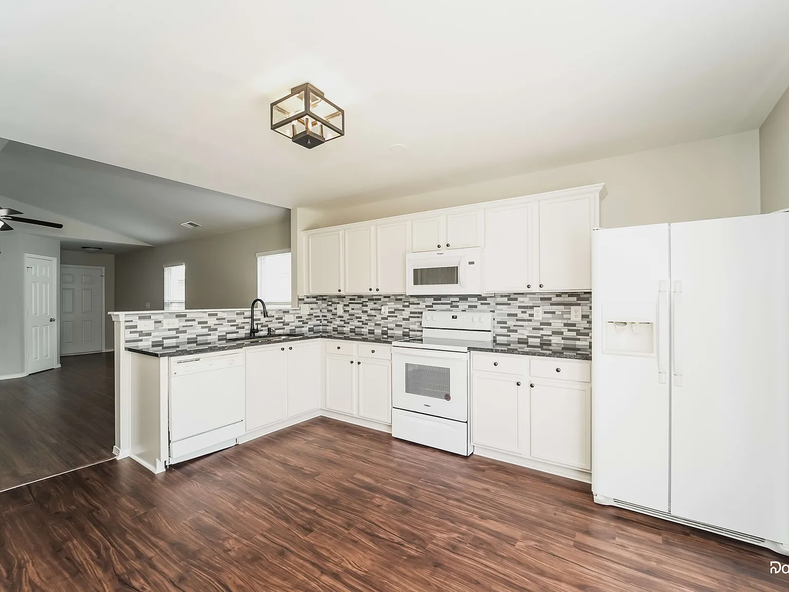 3 bed, 2.0 bath, 1259 sqft, $1,985 — Photo 3