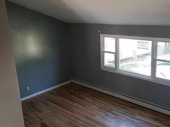 3rd image of 33 Hilary Dr