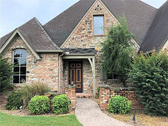 2nd image of 303 SW Chardonnay Blvd