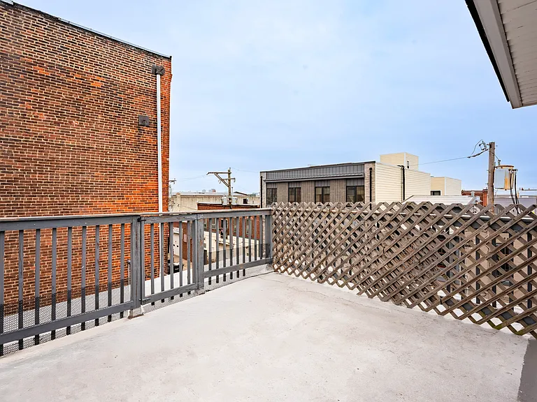 1327 Snyder Ave — Photo 17
