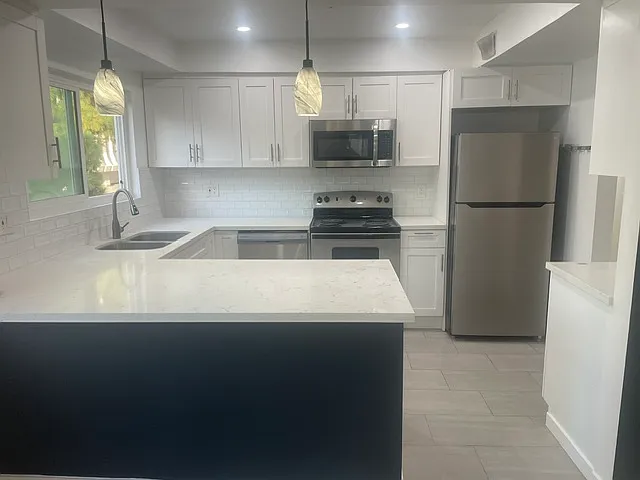 2 bed, 1100 sqft, $3,750 — Photo 2