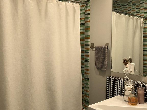 3rd image of 2428 W Cortland St #2