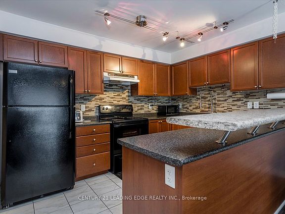 3rd image of 43 Coulter St #20