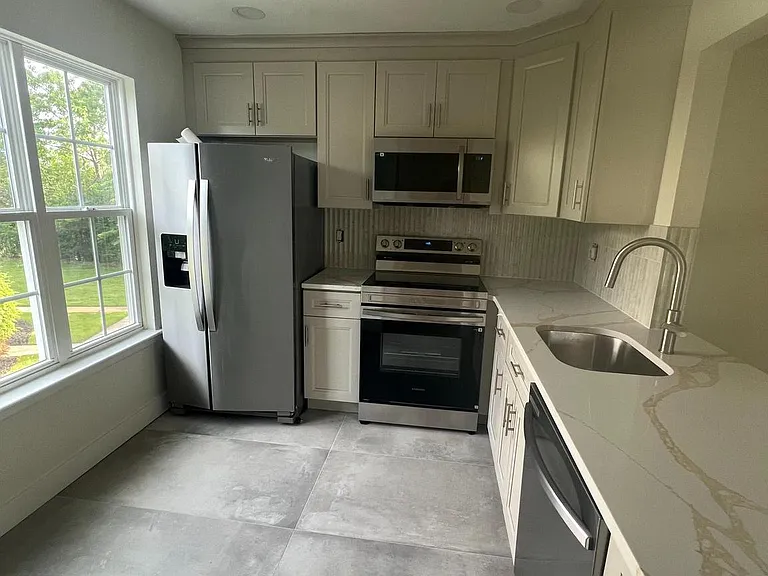 380B Delancey Pl #B — Photo 6