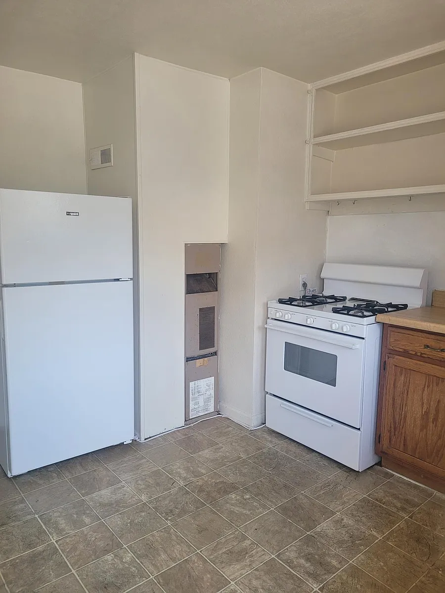 Building Photo - 403 W Freeman St #8