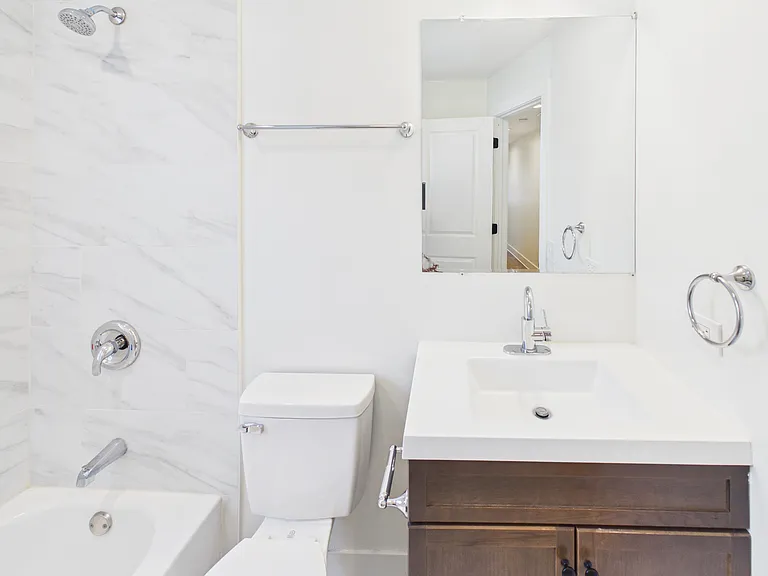 1439 E 66th Pl #2E — Photo 12