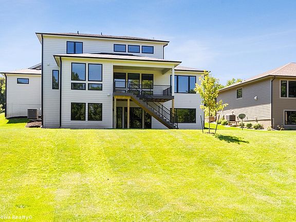 3rd image of 10217 Hidden Valley Dr