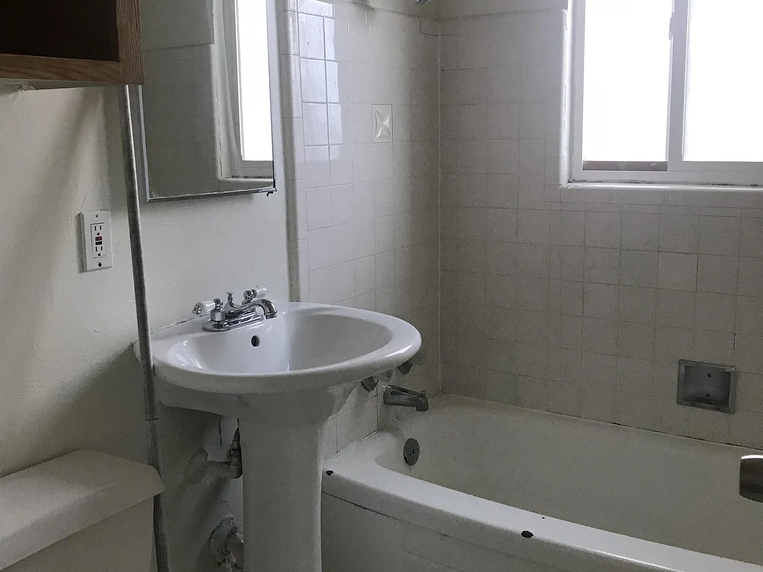 260 N. 100 E. - SC - 5 — Photo 3