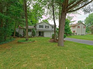 5 Ivy Ct, Clifton Park, NY 12065
