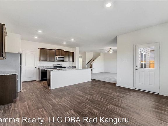5th image of 413 Riverdale Dr