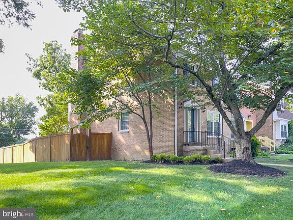 5th image of 2415 Falls Place Ct