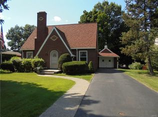 106 Breakspear Rd, Syracuse, NY 13219