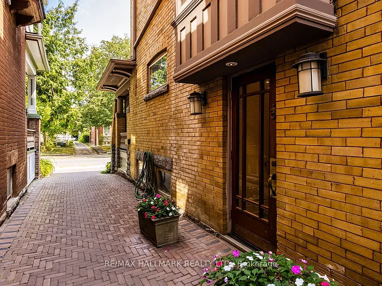 344 Palmerston Blvd #MAIN — Photo 2