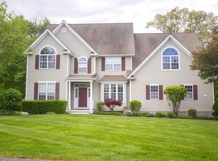 29 Regency Dr, Poughkeepsie, NY 12603