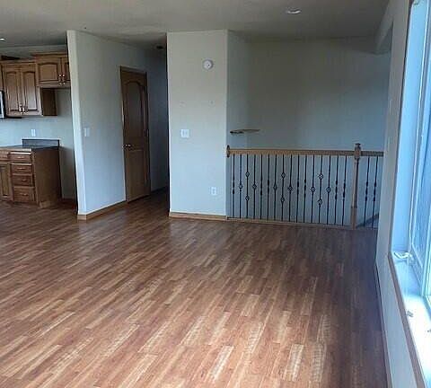 5th image of 1471 4th Ave E