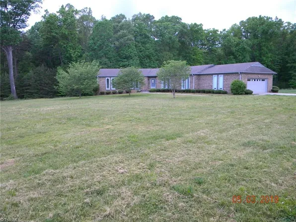 6095 Santa Maria Dr, Winston Salem, NC 27106