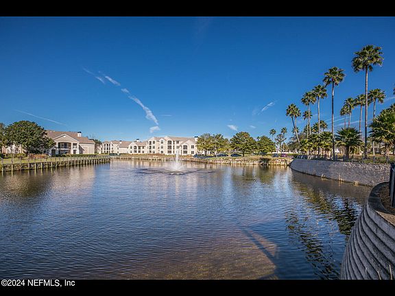 5th image of 700 BOARDWALK Drive #713