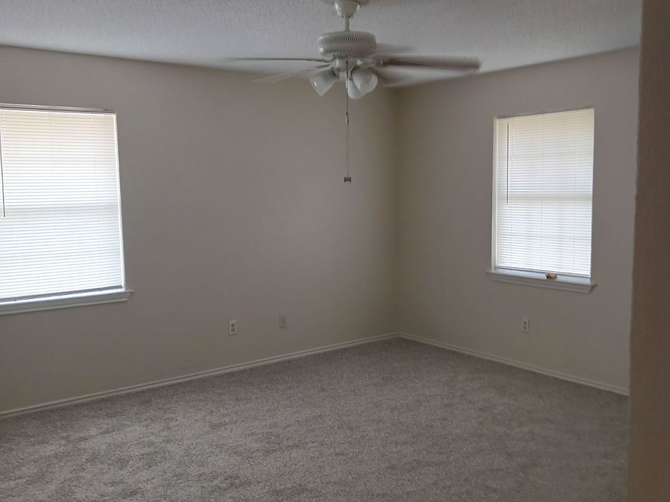 2nd image of 113 Summit St #D