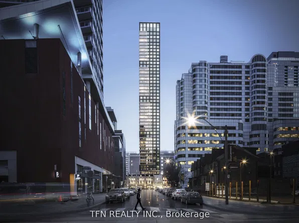 327 King St W, Toronto, ON