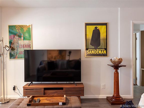 4th image of 3427 Galt Ocean Dr #2