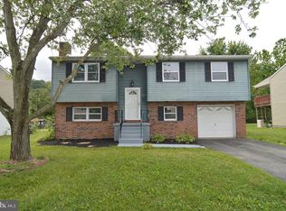 1328 Woodcrest Dr, Reading, PA 19607
