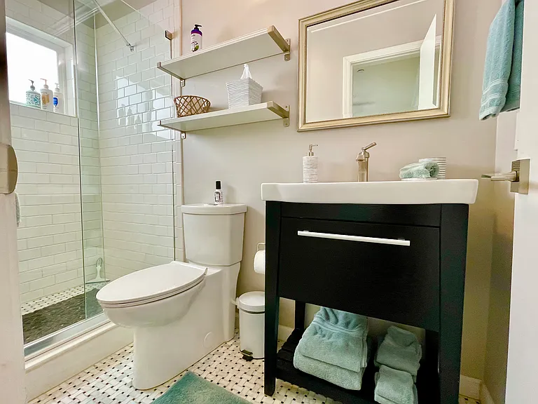 Downstairs ensuite bathroom inside bedroom