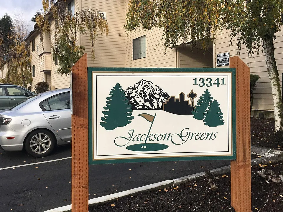 Jackson Greens Apartments