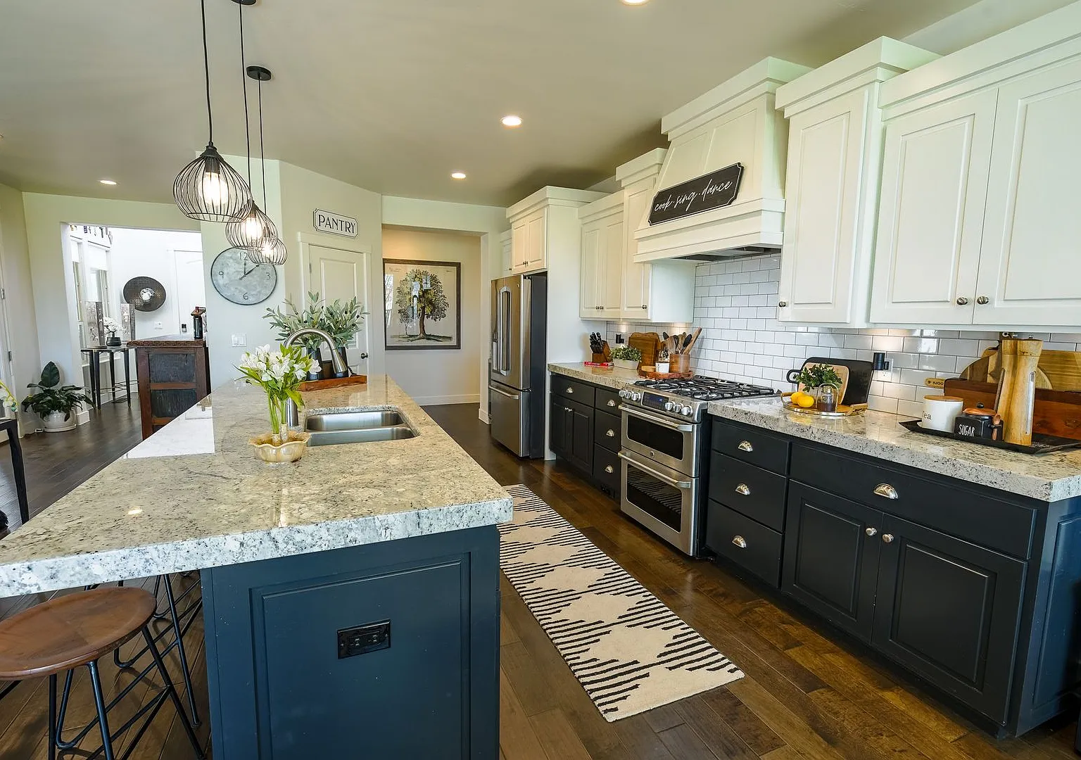 Available September 1st! - Fully Furnished Home For Rent! With Casita. Ledges Community — Photo 1