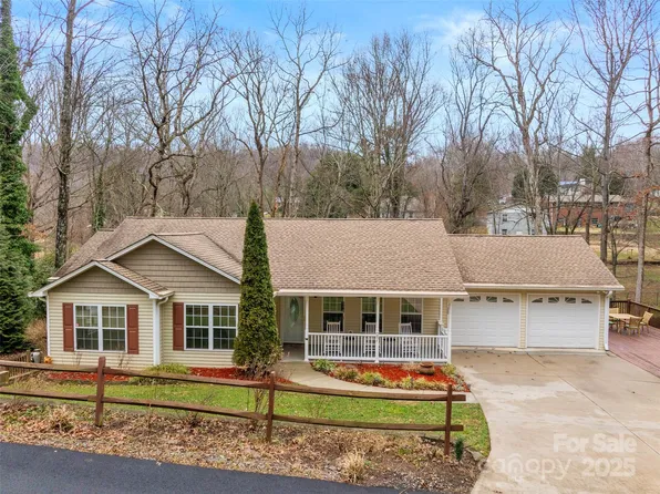 27 Oakwood Rd, Candler, NC 28715