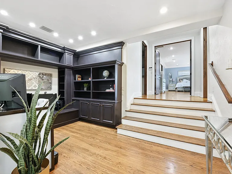 4555 W Swann Ave — Photo 37
