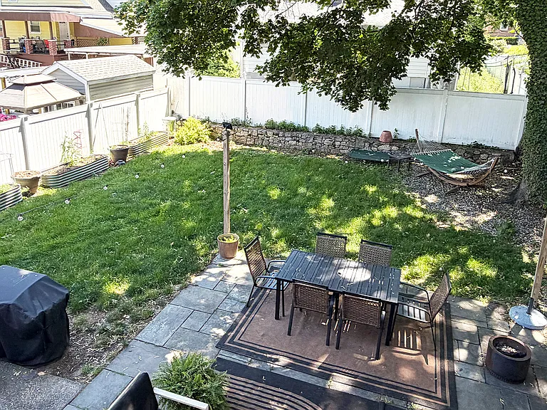 2 Margaret St — Photo 13