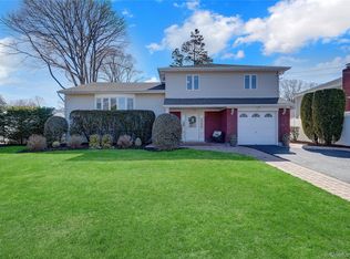 10 Dale Court, Massapequa, NY