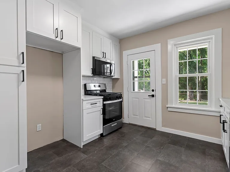 350 Ridgewood Ave — Photo 10
