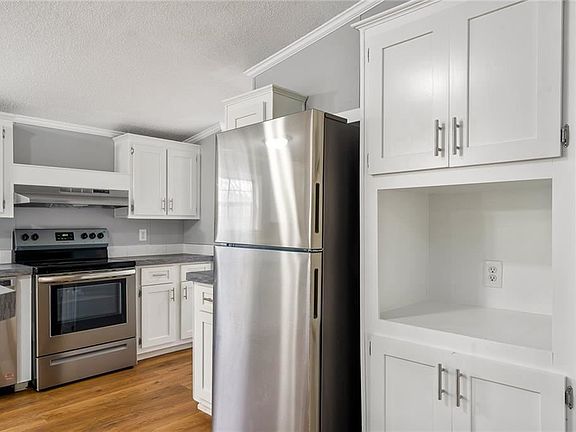 4th image of 218 Creekstone Dr