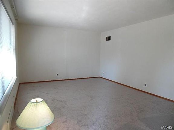 2nd image of 4945 Robert Ave