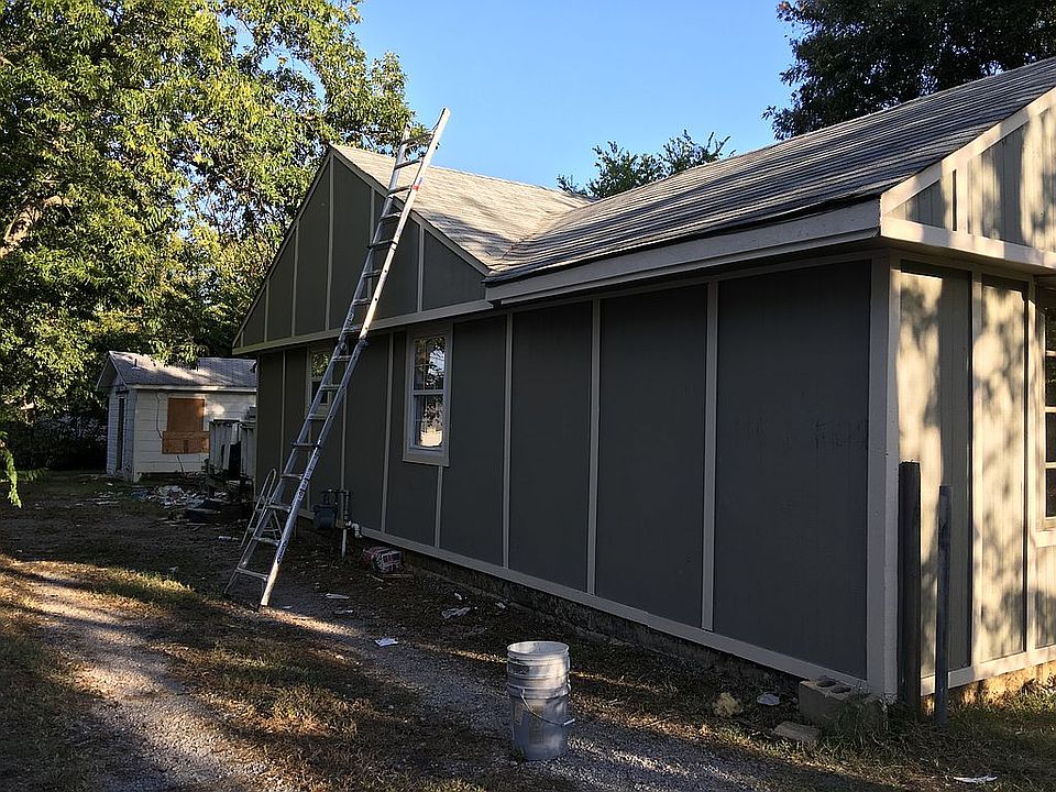 2nd image of 831 N Florence Pl