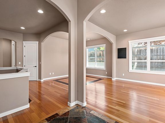 3rd image of 4643 Hathaway Dr