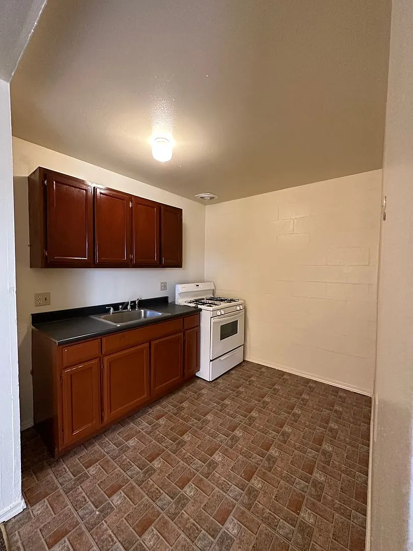 1693 Villa Ave. — Photo 2
