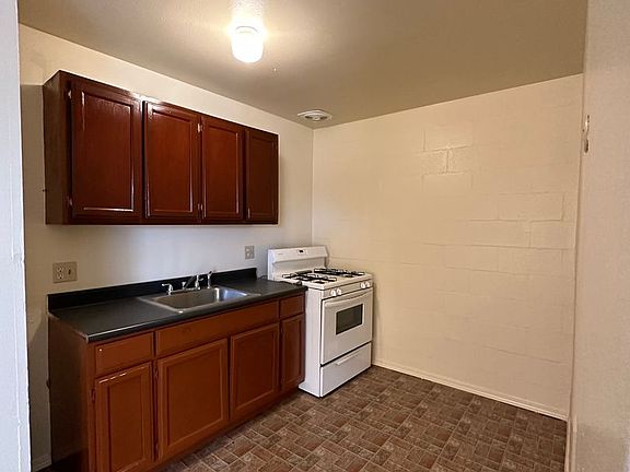 2nd image of 1693 Villa Ave #F6