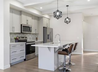 304 N Creekrun Cres SW, Airdrie, AB T4B 5J8