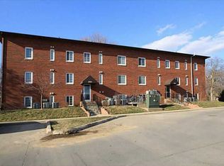 215 Grandview Ct, Iowa City, IA 52246
