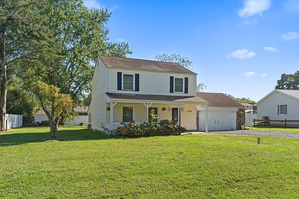 3 bed, 1.5 bath, 1512 sqft, $2,625 — Photo 2