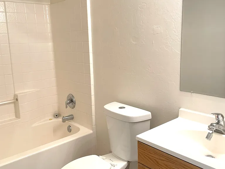 1307 W Saint Clair St #2 — Photo 19