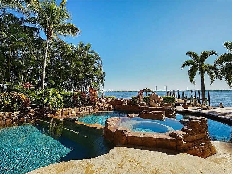 232 Bayshore Dr — Photo 3