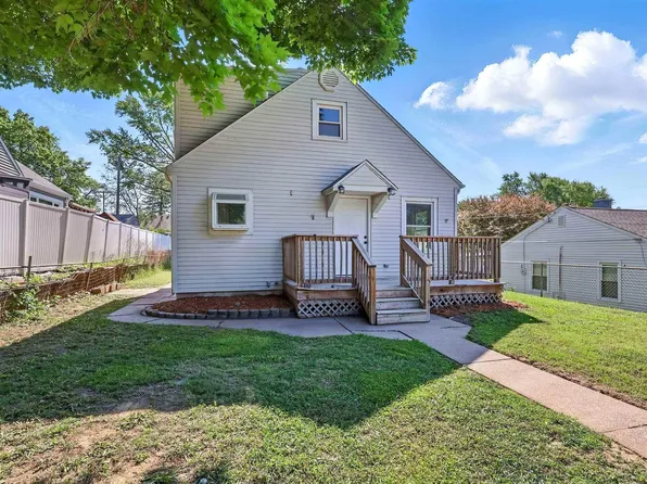 3433 Washington St, Davenport, IA 52806