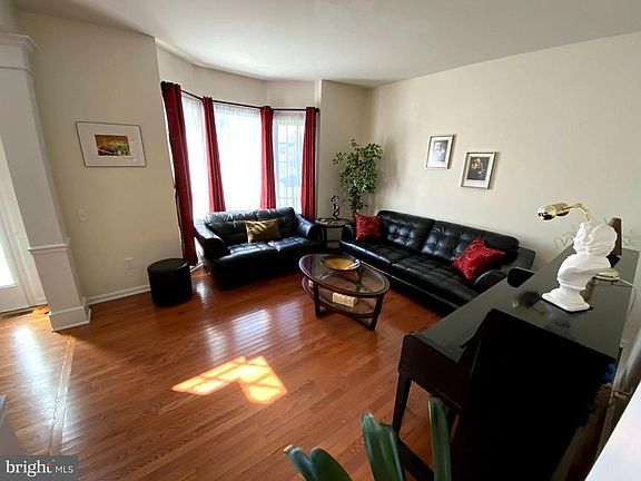 5th image of 55 Hempstead Dr